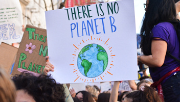Climate-Protest-before-the-Scottish-Courts-2.jpg