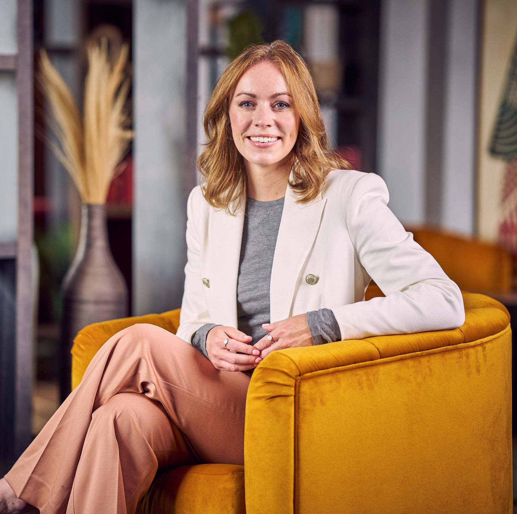 BURNESS MODA PORTRAITS0380 Square