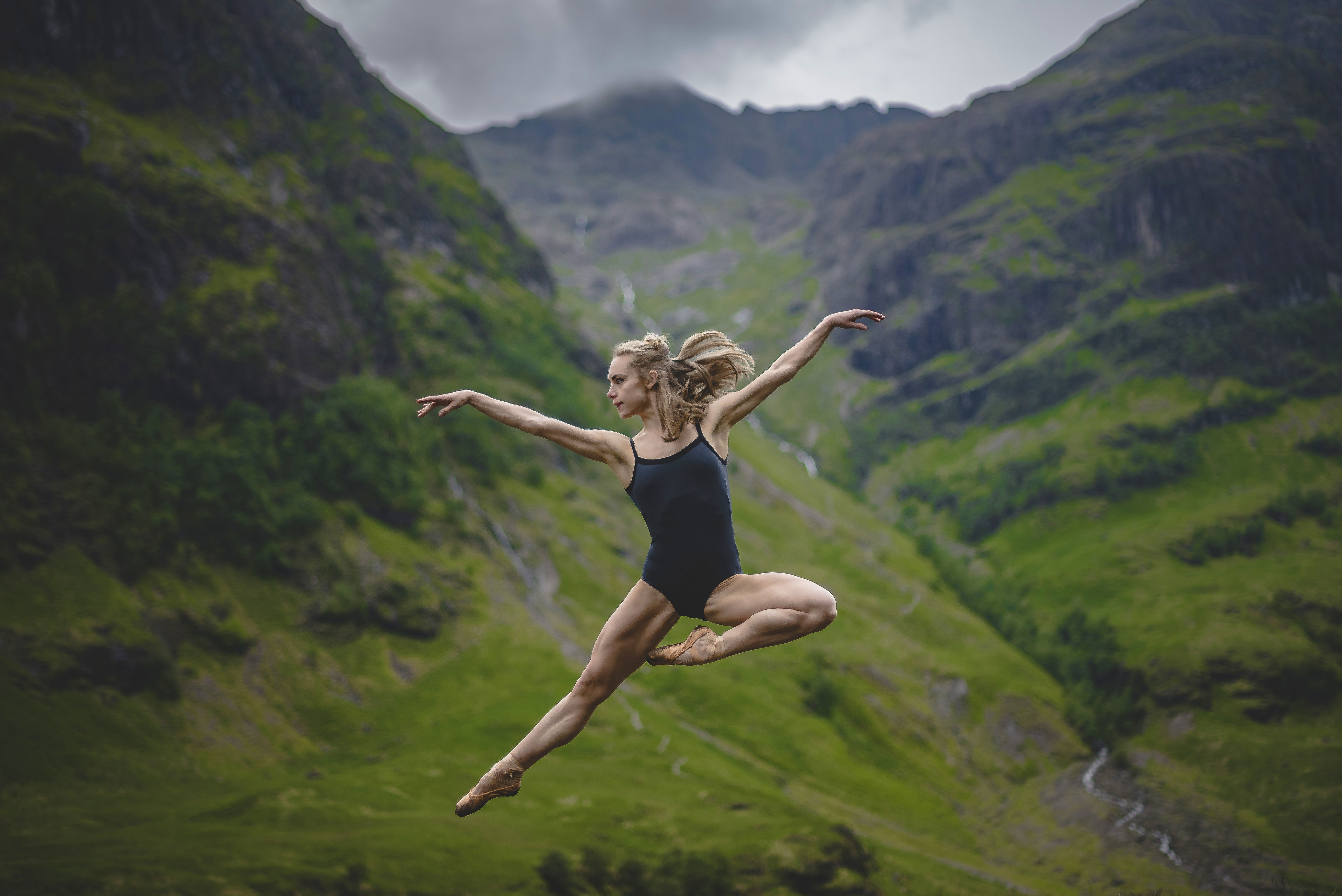 dancer_country_1.jpg